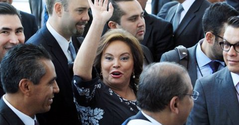 Elba Ester se va a su casa como regalo de la PGR