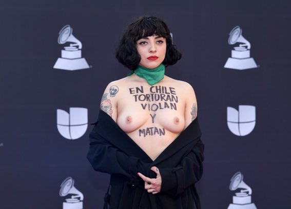 Mon Laferte denuncia: "en Chile torturan, violan y matan"
