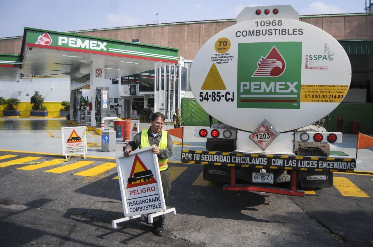 PEMEX canceló contratos a prima de AMLO