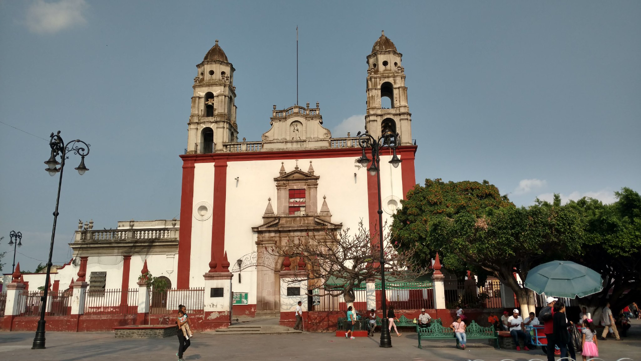 Morelos: Vecinos dan golpiza a presunto ladrón de casas